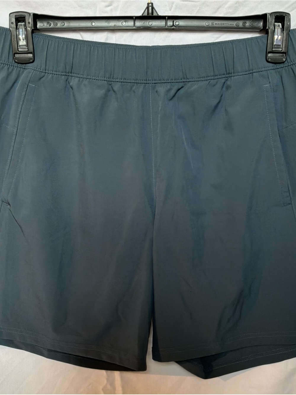 Old Navy Men's Athletic Shorts in Grey